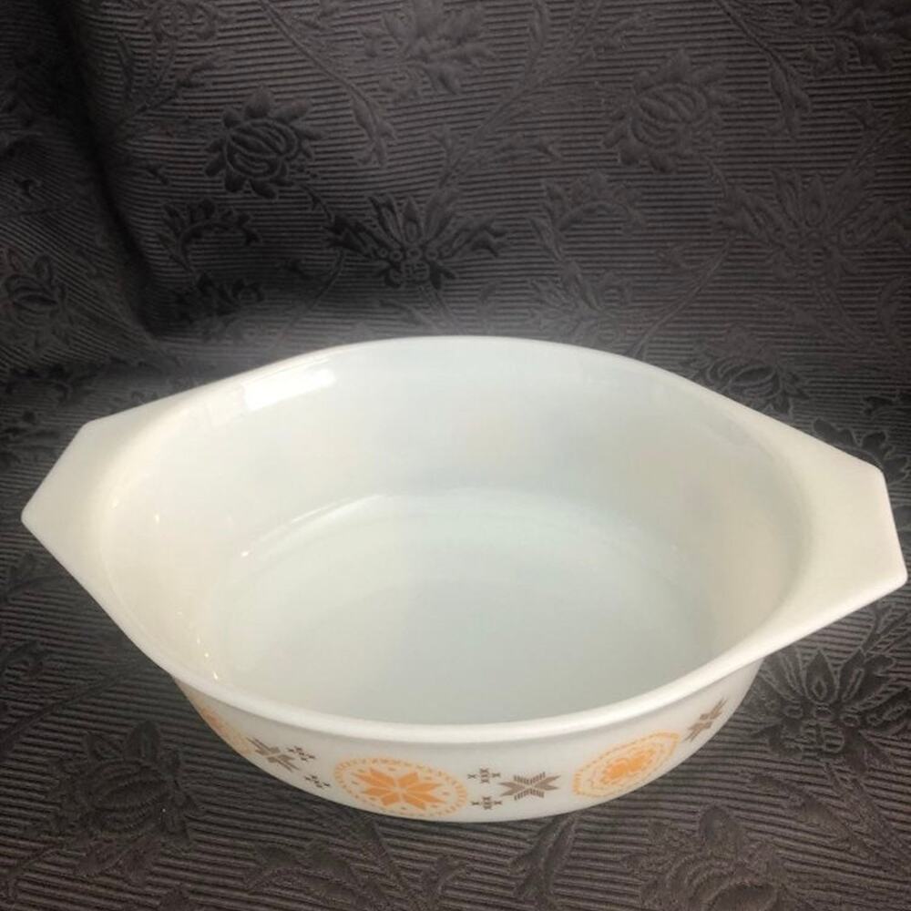 Vintage Pyrex Dish - Picture 2 of 4